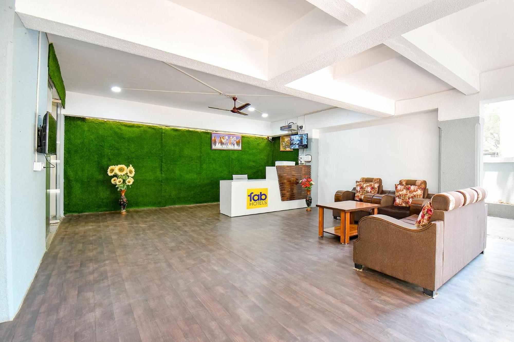 Fabhotel Skylight Studio Rooms - Nr Mcf Camp Pune Esterno foto