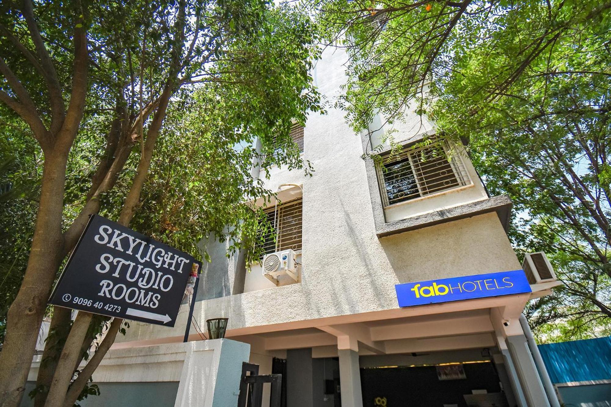 Fabhotel Skylight Studio Rooms - Nr Mcf Camp Pune Esterno foto